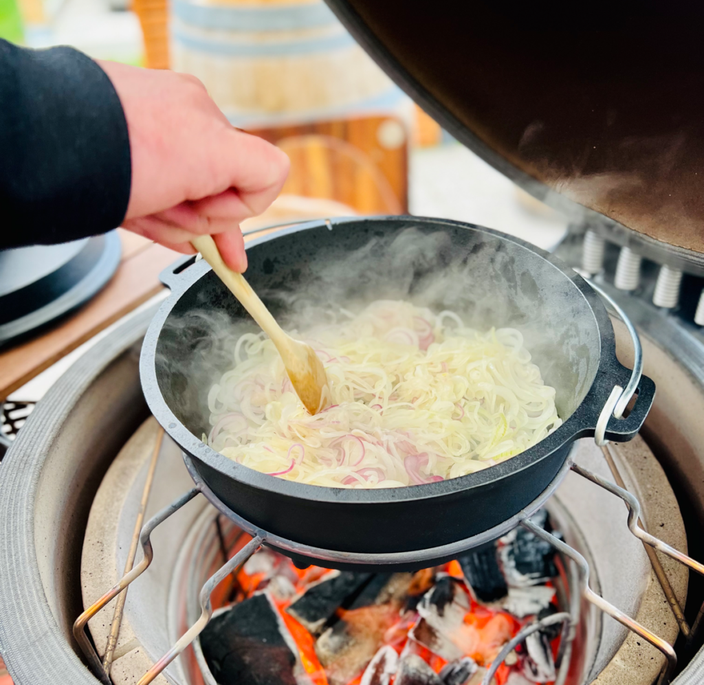Wiener Saftgulasch aus dem Dutch Oven