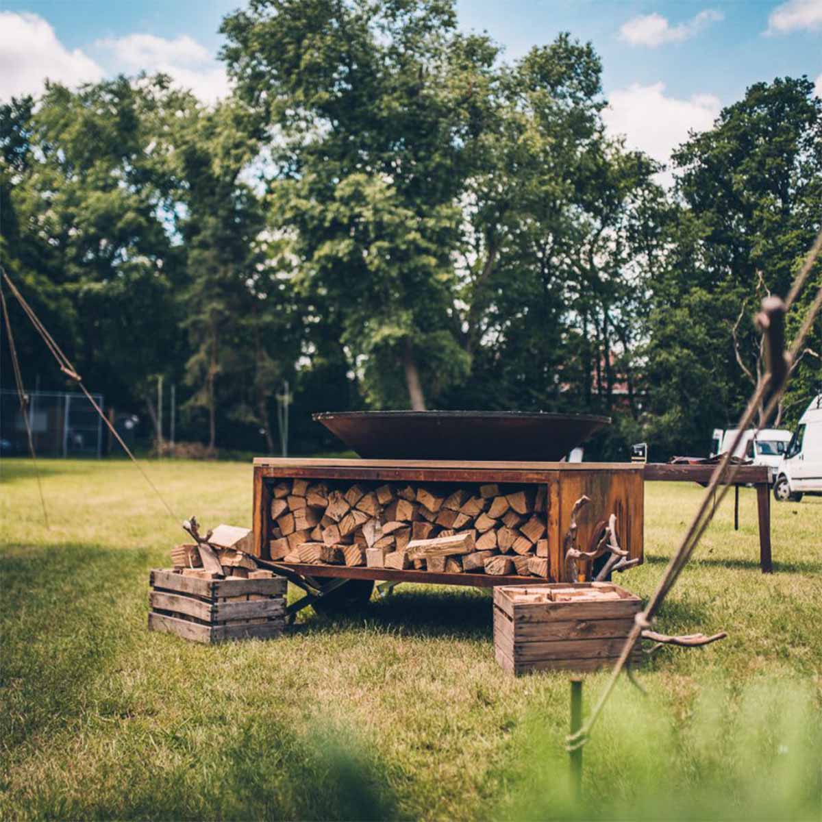 OFYR Trailer mit XL Feuerschale Corten