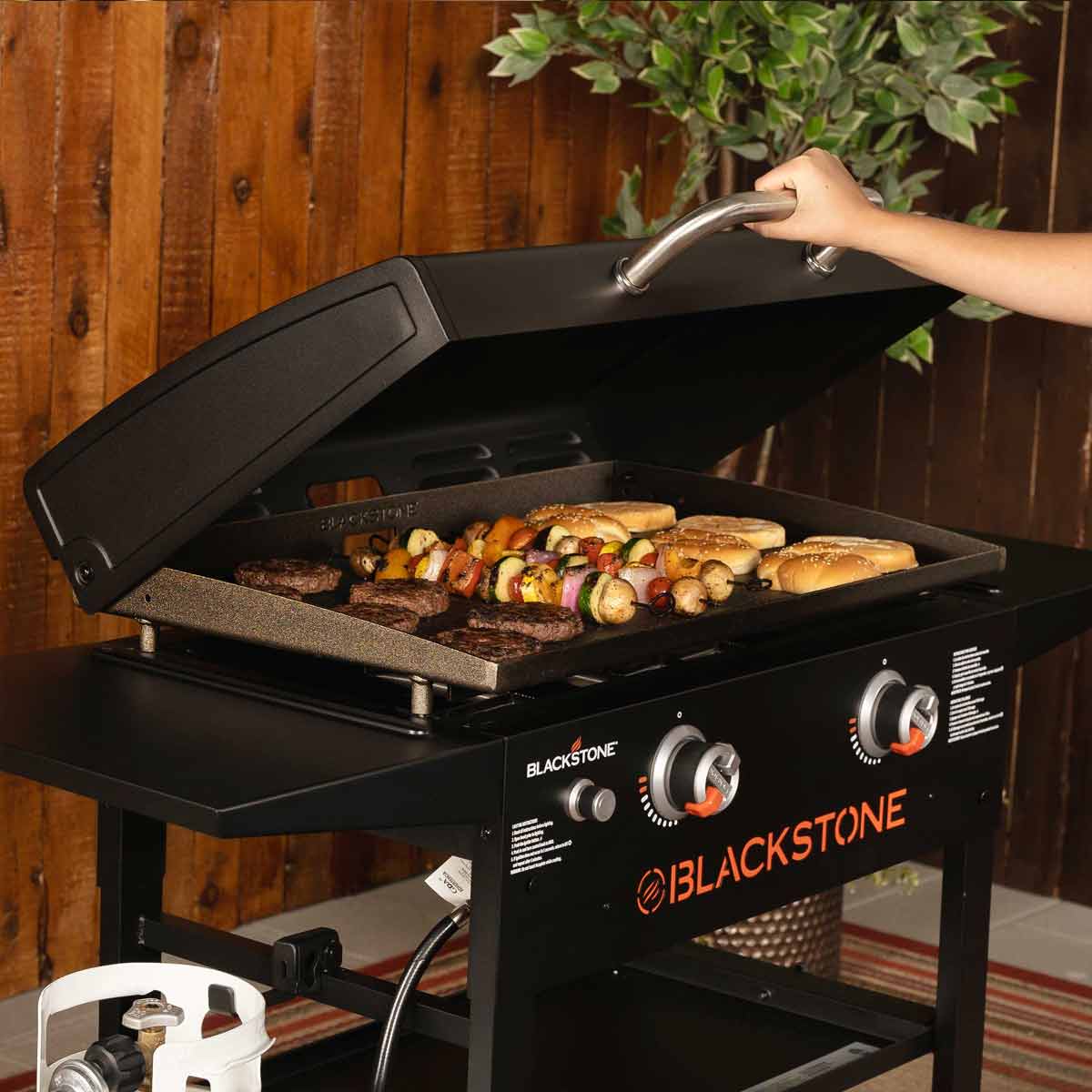 Blackstone Plancha Grill 28" Griddle mit Haube
