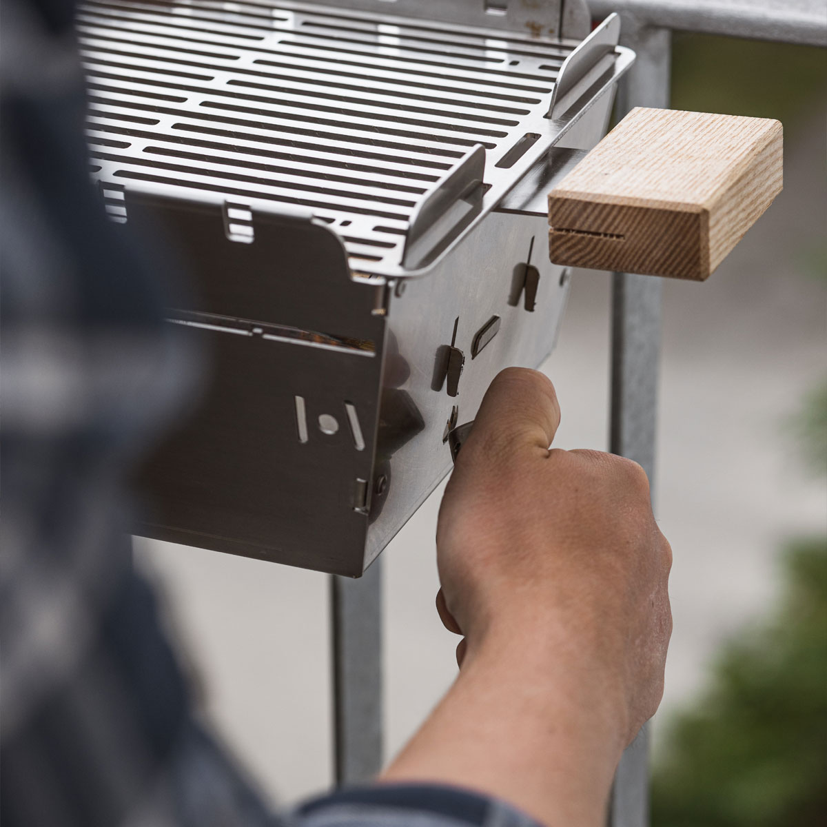 Knister Gasgrill Hero – tragbarer Dual Fuel Edelstahl-Grill Knister Gasgrill Hero – tragbarer Dual Fuel Edelstahl-Grill