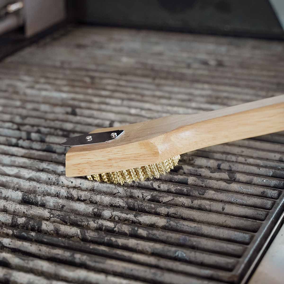 SANTOS Holz Grillbürste Messing mit Schaber, 45 cm SANTOS Holz Grillbürste Messing mit Schaber, 45 cm