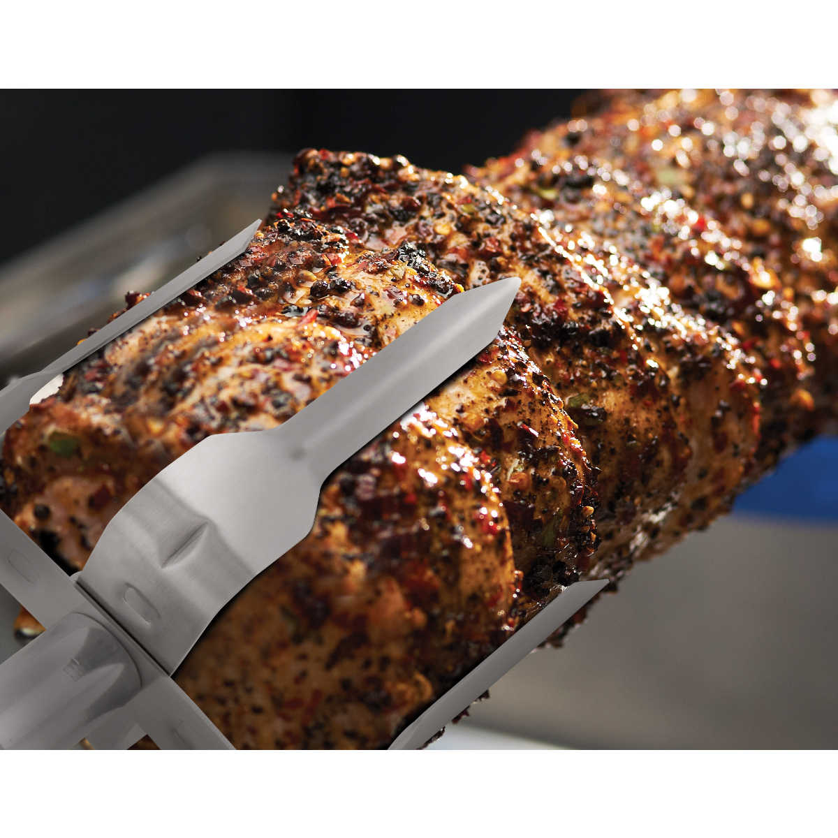 Broil King Edelstahlforken in Anwendung Broil King Edelstahlforken in Anwendung