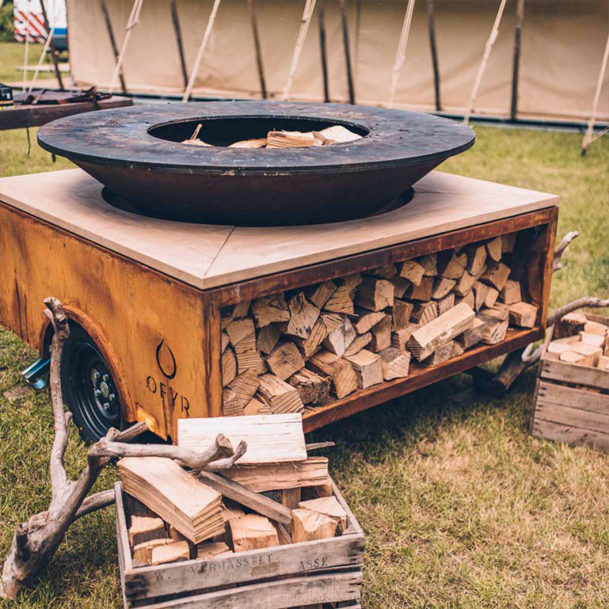 OFYR Trailer mit XL Feuerschale Corten