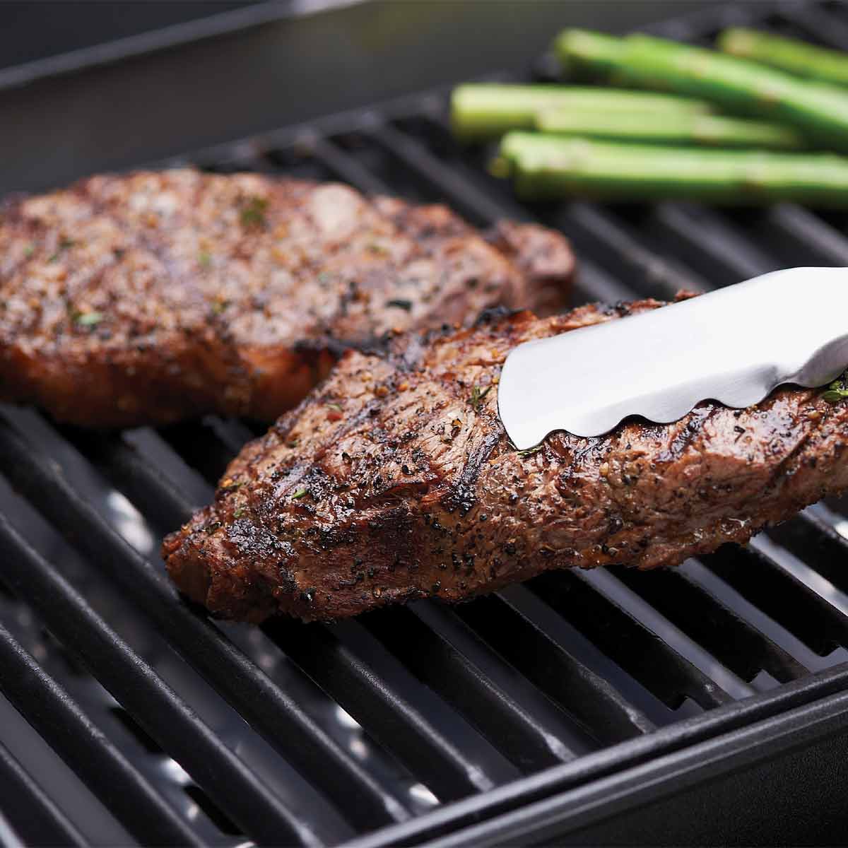 Broil King Gussrost | Signet & Crown, bei Nutzung auf dem Grill