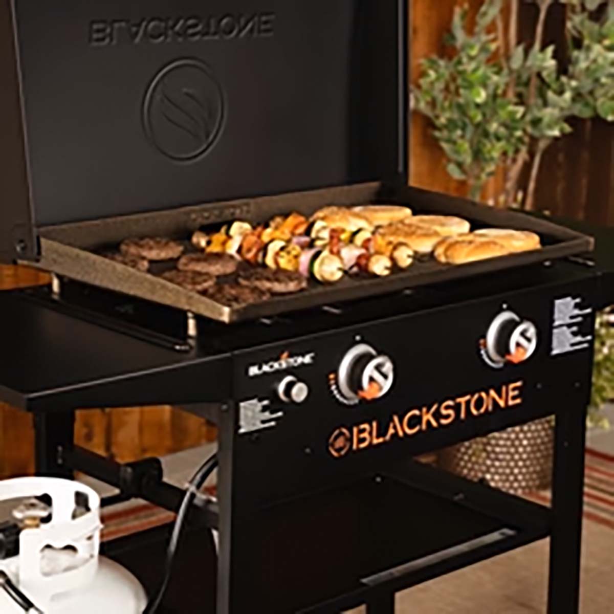 Blackstone Plancha Grill 28" Griddle mit Haube