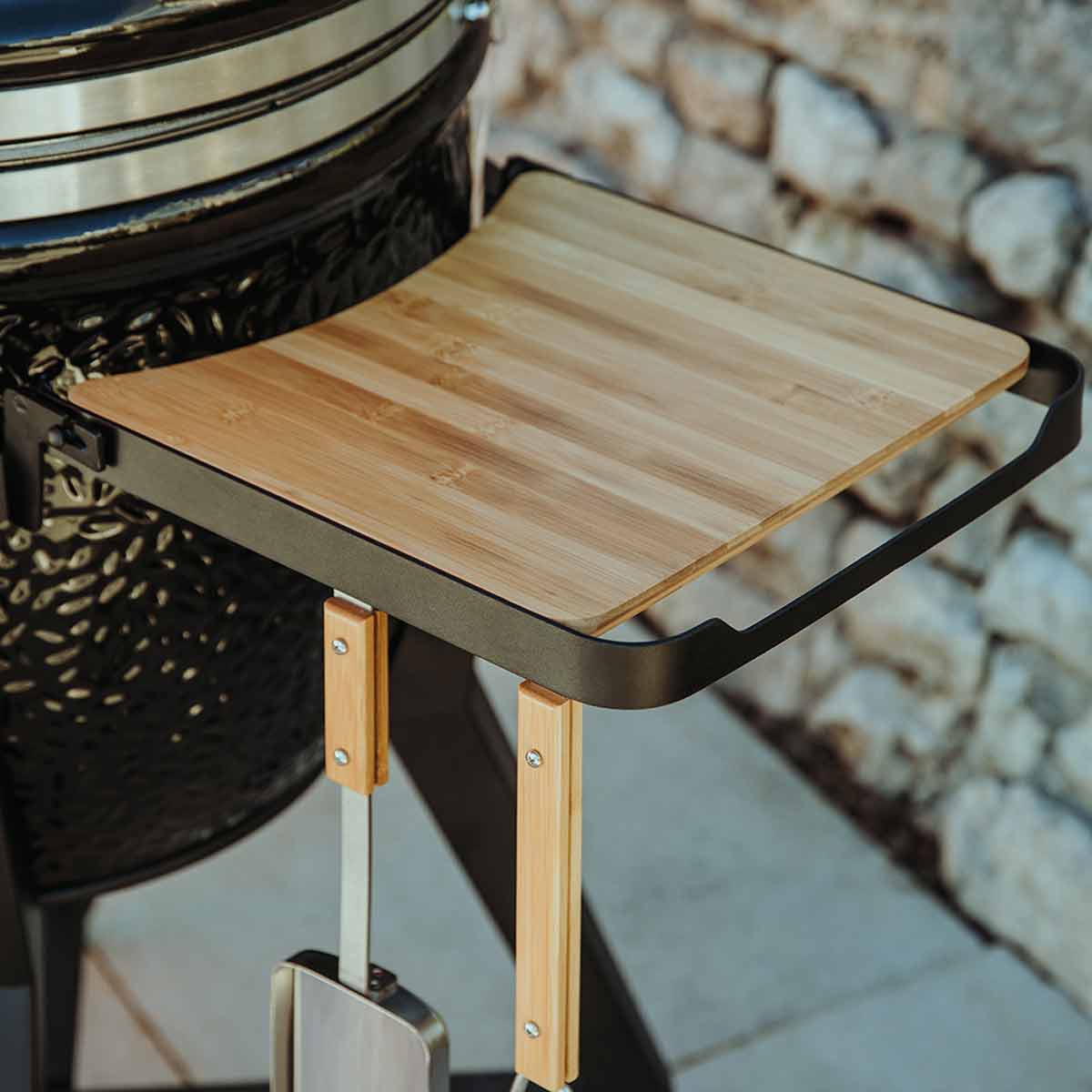 Monolith Keramikgrill Two.66 mit Bambus Seitenablage