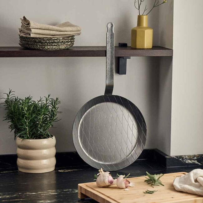 ZWZFO10 Fry pan 28 round carbon steel