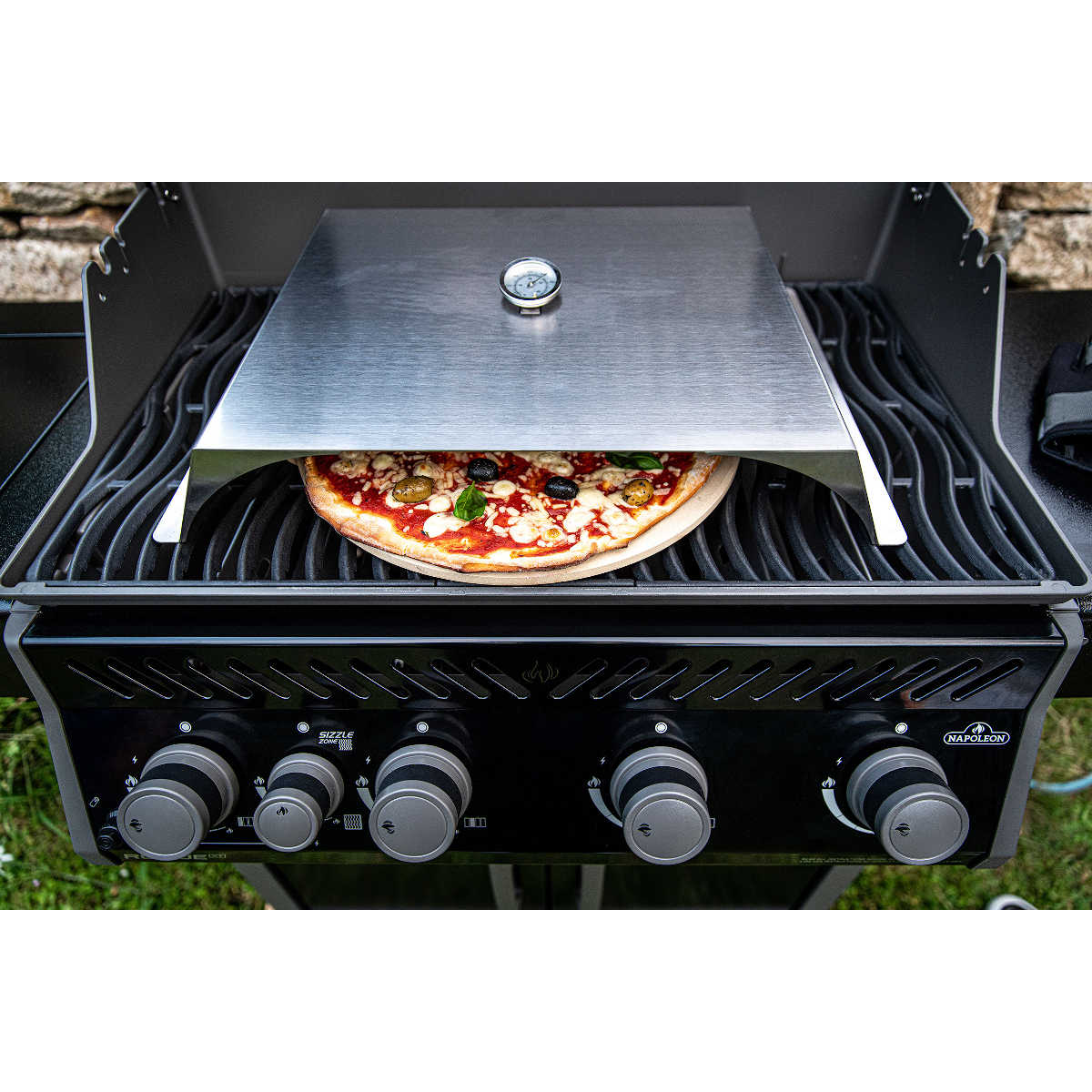 Napoleon Pizzaaufsatz aus Edelstahl für Gasgrills, 57 x 40 cm Napoleon Pizzaaufsatz aus Edelstahl für Gasgrills, 57 x 40 cm