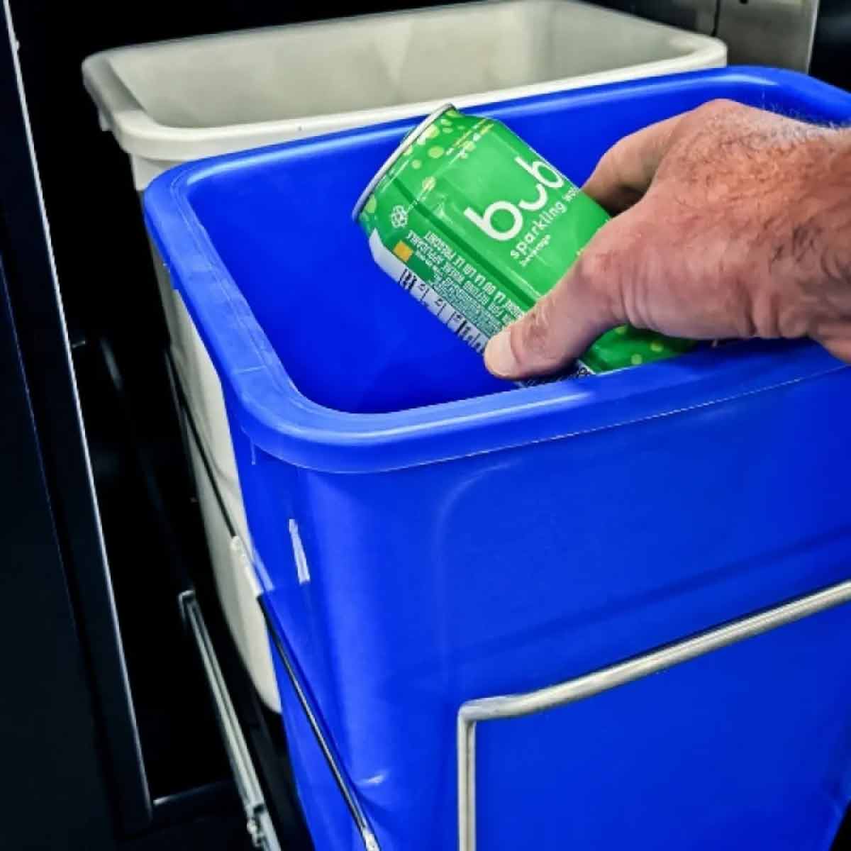 Broil King MOK Abfallorganizer-Kit: Einbauschrankschienen und -körbe