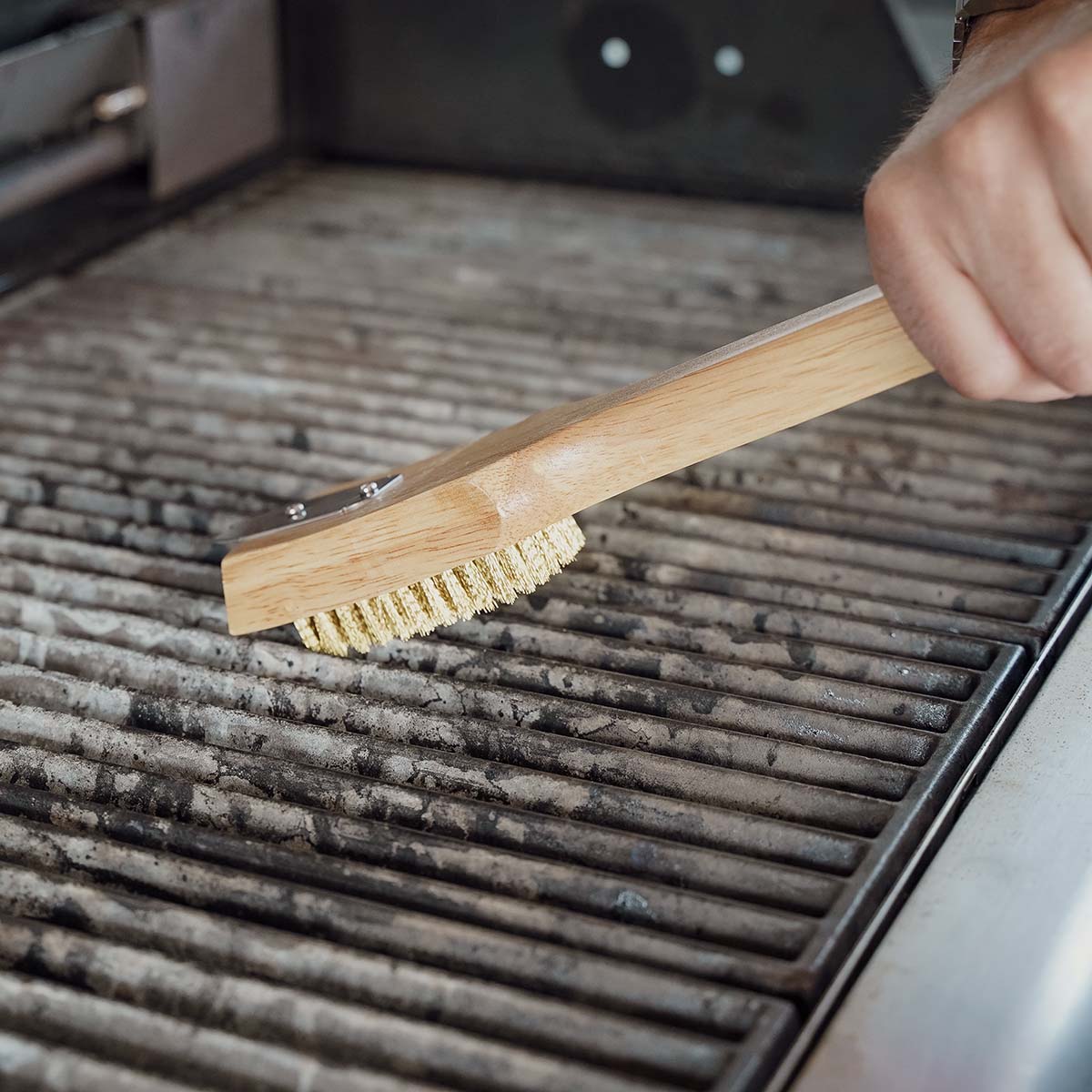 SANTOS Holz Grillbürste Messing mit Schaber, 45 cm SANTOS Holz Grillbürste Messing mit Schaber, 45 cm