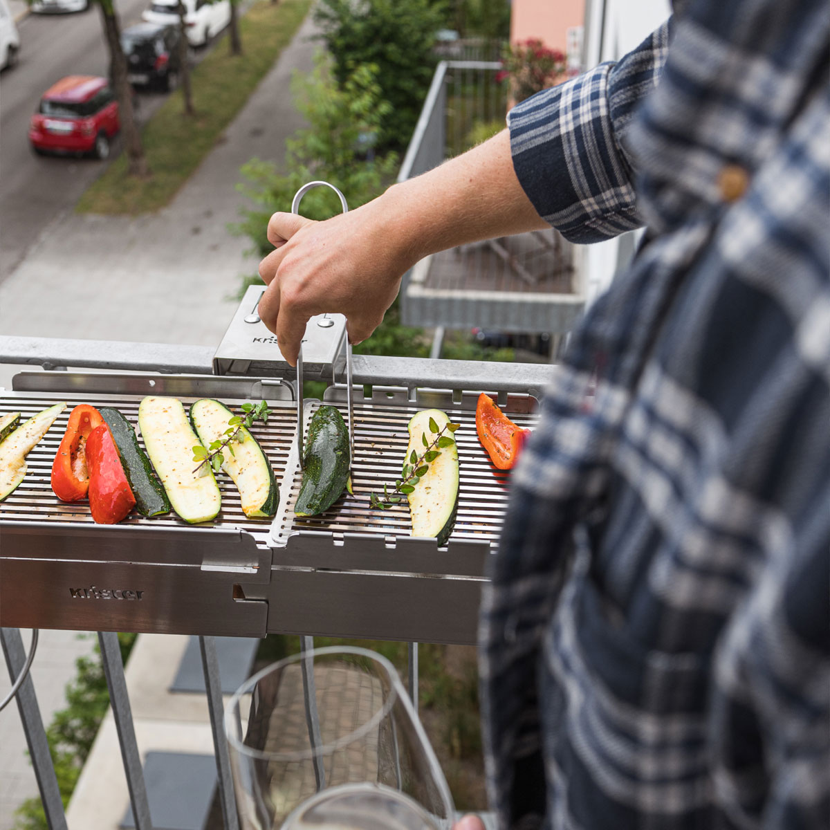 Knister Gasgrill Hero – tragbarer Dual Fuel Edelstahl-Grill Knister Gasgrill Hero – tragbarer Dual Fuel Edelstahl-Grill