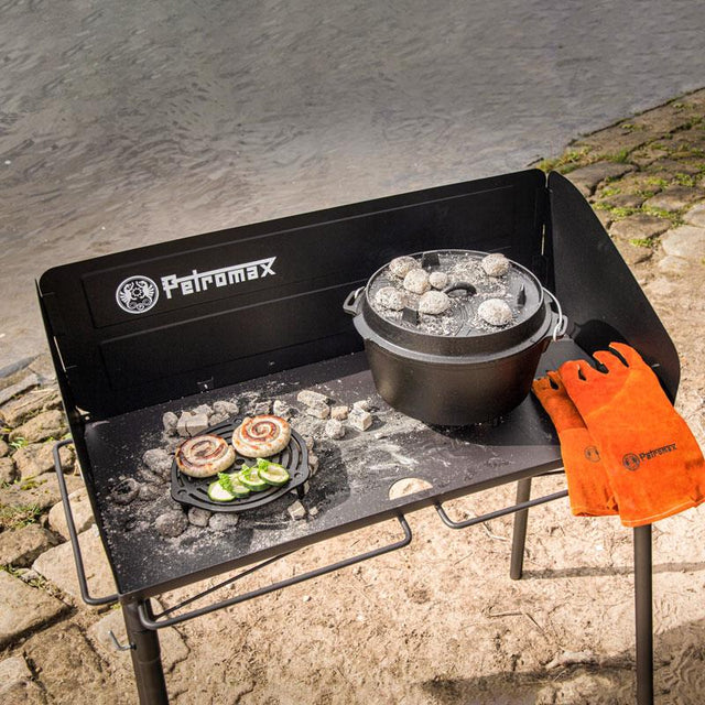 Petromax Feuertopf Tisch – Die professionelle Outdoor-Kochstation für Dutch Oven