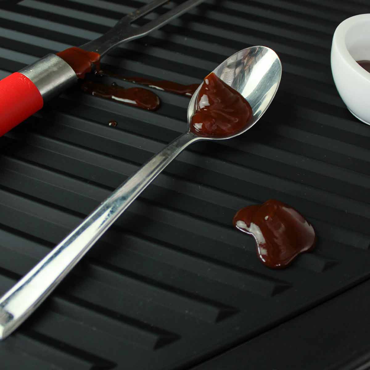 SANTOS Silikon Besteckablage für Grillzubehör | 35 x 27,5 cm