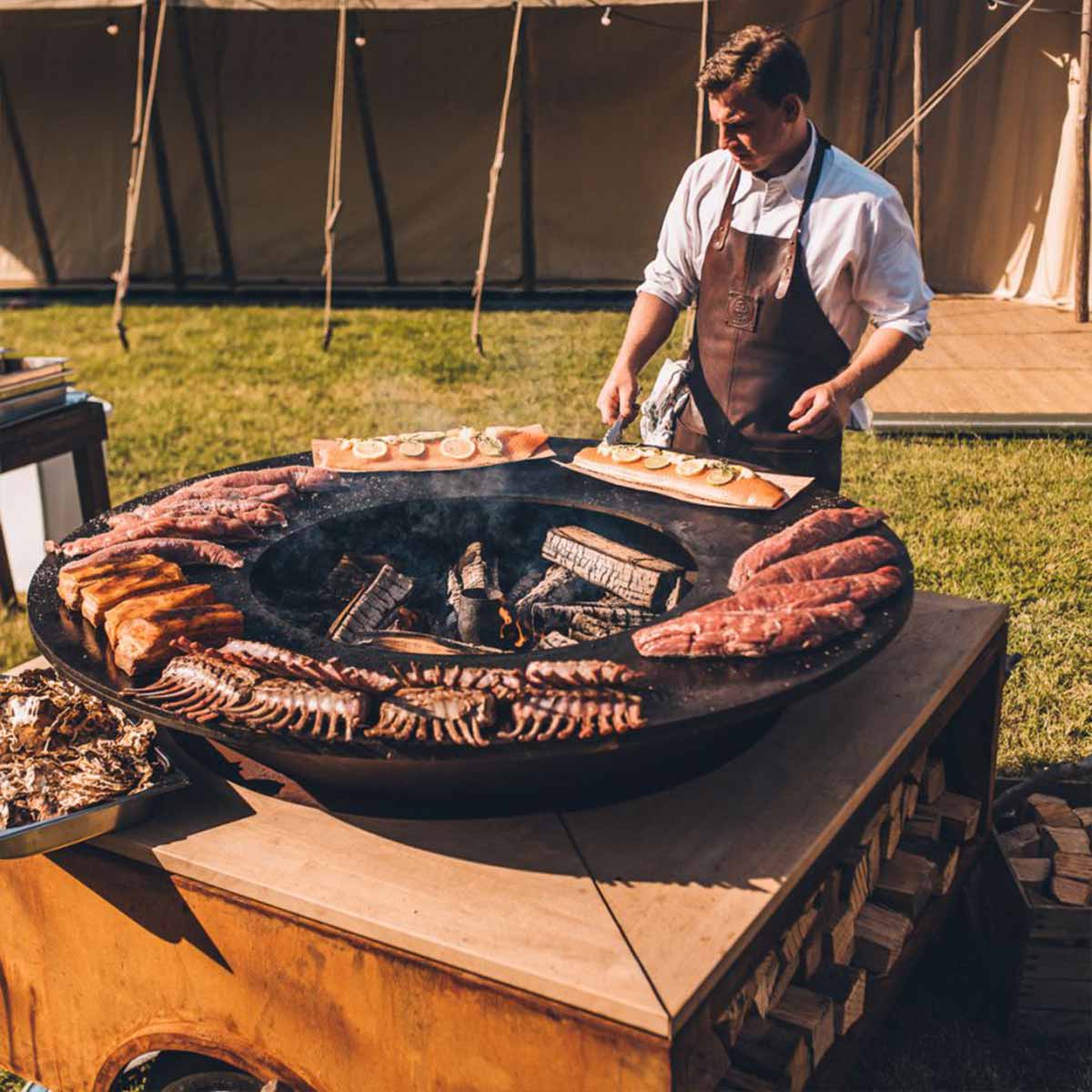 OFYR Trailer mit XL Feuerschale Corten