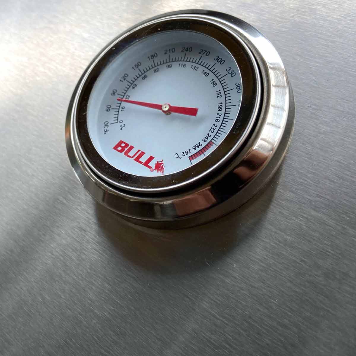 Bull Lonestar Einbau Gasgrill, präzises Deckelthermometer